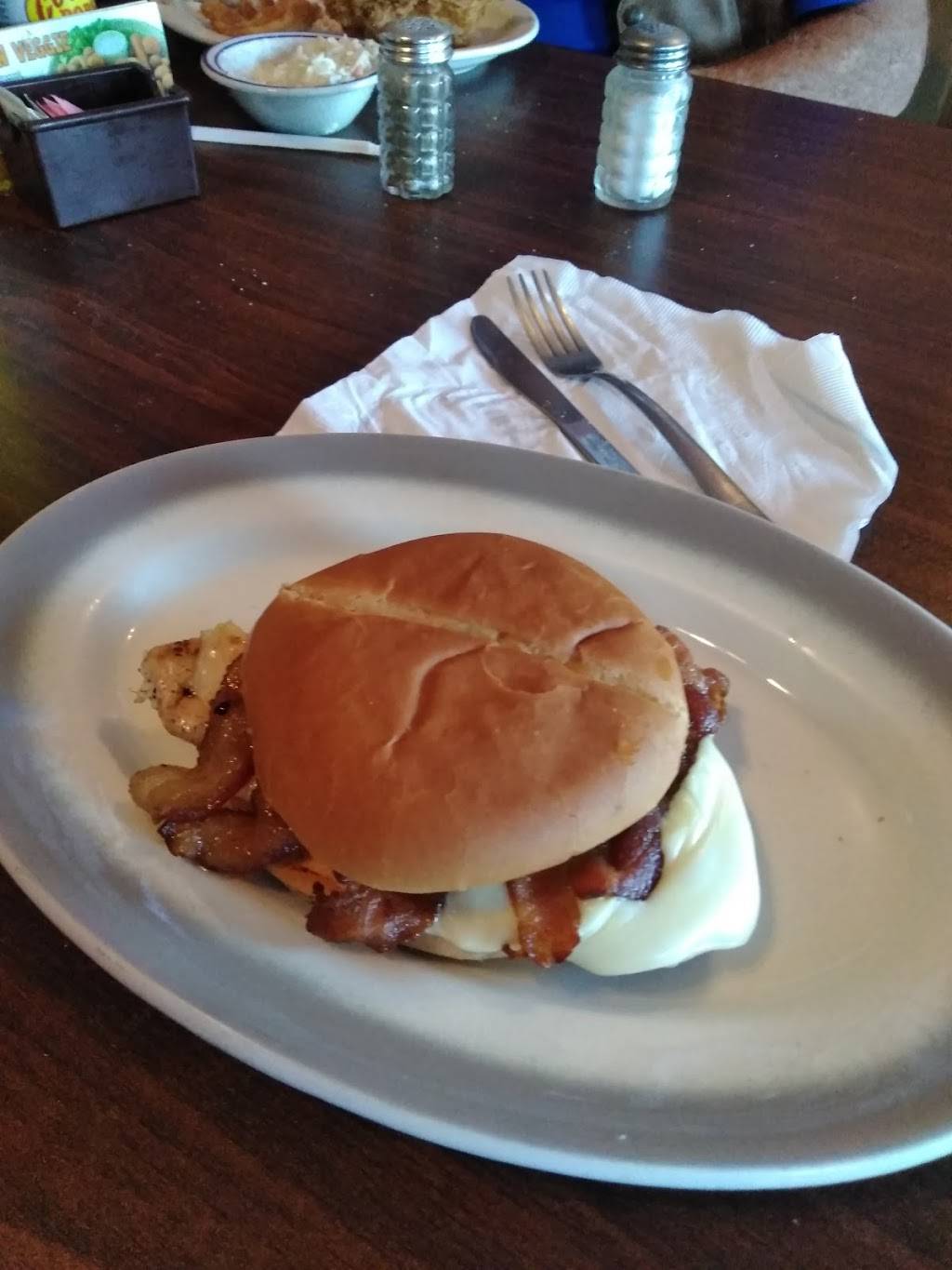 Shed | restaurant | 21464 North Dr, Havana, IL 62644, USA | 3095353389 OR +1 309-535-3389