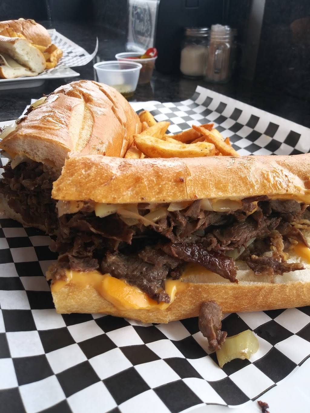 Franks Steaks & Burgers | restaurant | 7161 Frankford Ave, Philadelphia, PA 19135, USA | 2153302500 OR +1 215-330-2500