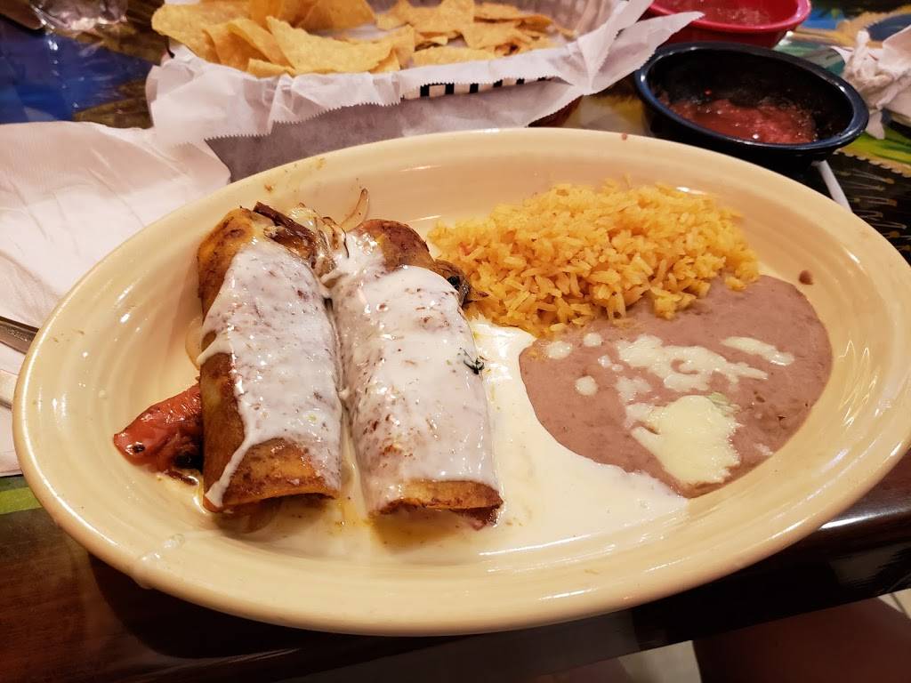 Los Tres Hermanos | restaurant | 31 N Wisconsin St, Elkhorn, WI 53121, USA | 2623791658 OR +1 262-379-1658