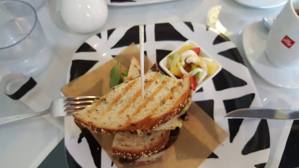 Seasons Fresh Cafe | cafe | 2816 E Bearss Ave, Tampa, FL 33613, USA | 8138664444 OR +1 813-866-4444