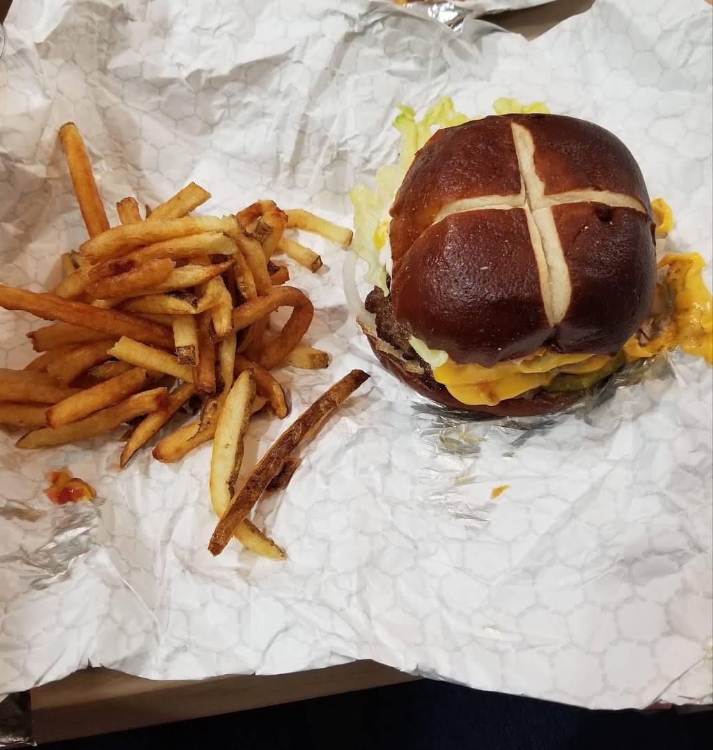 That Burger Joint | restaurant | 2105 N Veterans Pkwy, Bloomington, IL 61704, USA | 3098082382 OR +1 309-808-2382