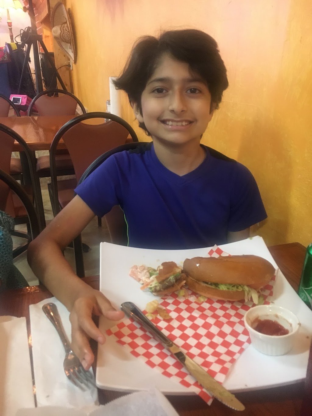 Chiris Restaurant | restaurant | 13524 Aldine Westfield Rd, Houston, TX 77039, USA | 3465702652 OR +1 346-570-2652