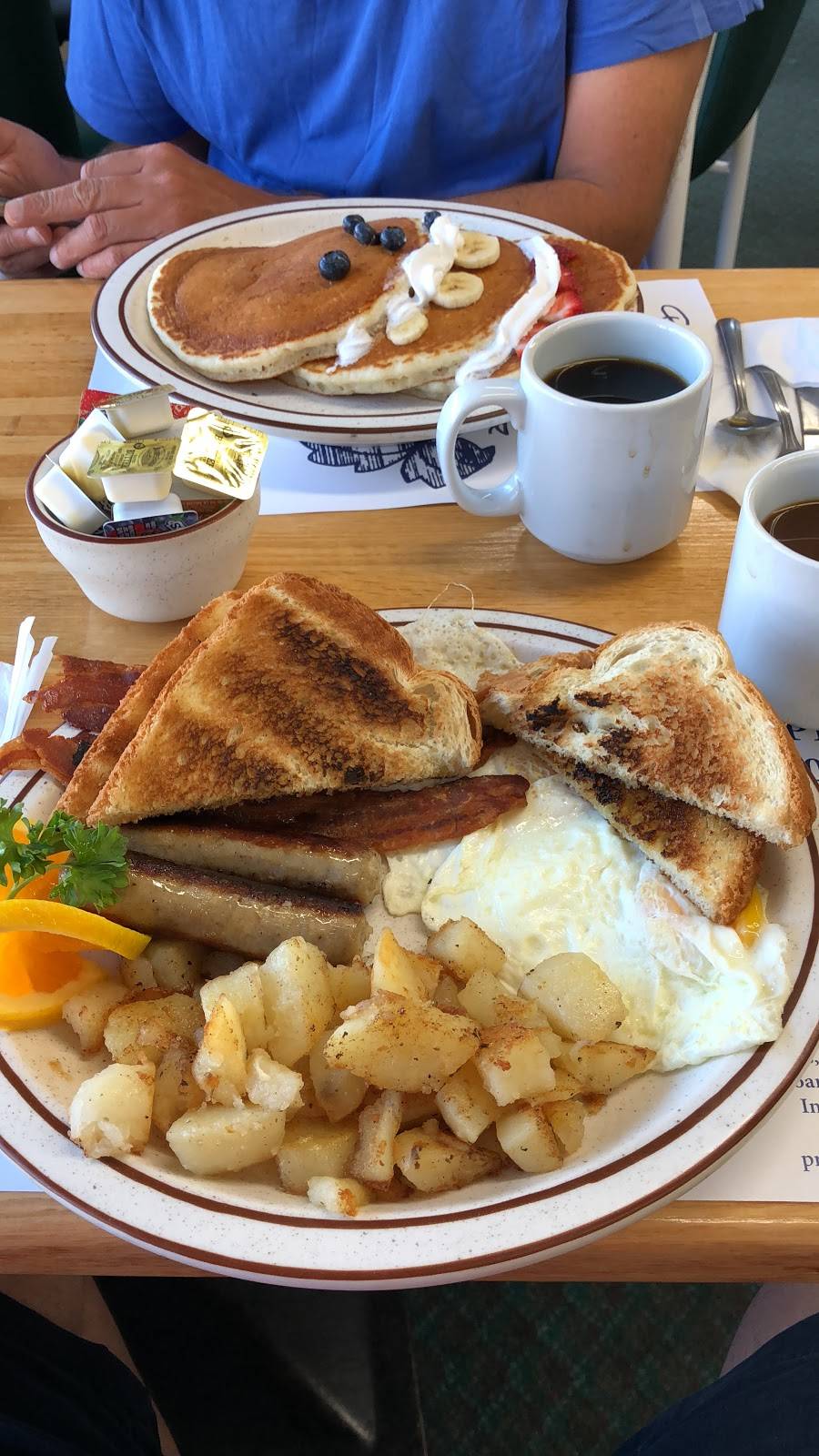 The Islands Pancake House | restaurant | 2801 unit P, Estero Blvd, Fort Myers Beach, FL 33931, USA | 2392338188 OR +1 239-233-8188