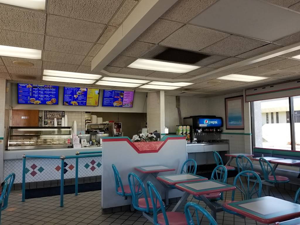 Docs Drive In | restaurant | 421 W Acequia Ave, Visalia, CA 93291, USA | 5596354934 OR +1 559-635-4934