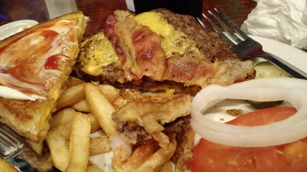 Hotshots Sports Bar & Grill | restaurant | 1319 Central Park Dr, OFallon, IL 62269, USA | 6186244200 OR +1 618-624-4200