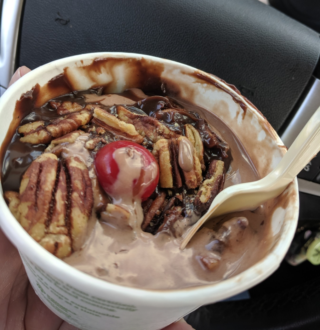 Leons Frozen Custard | restaurant | 121 W Murdock Ave, Oshkosh, WI 54901, USA | 9202317755 OR +1 920-231-7755