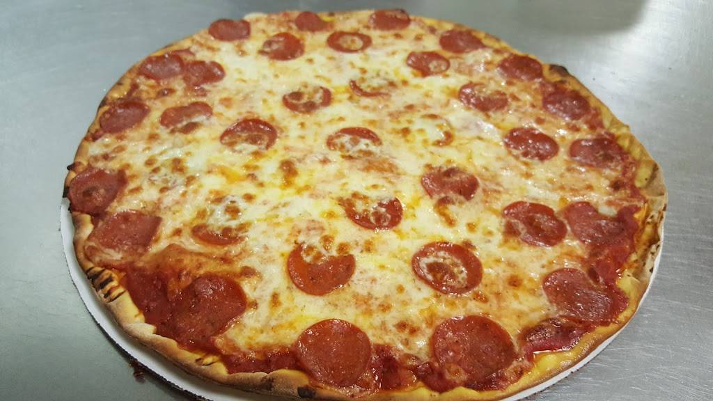 Poads Pizza | restaurant | 752 Grand Ave, Hartford, WI 53027, USA | 2626730777 OR +1 262-673-0777