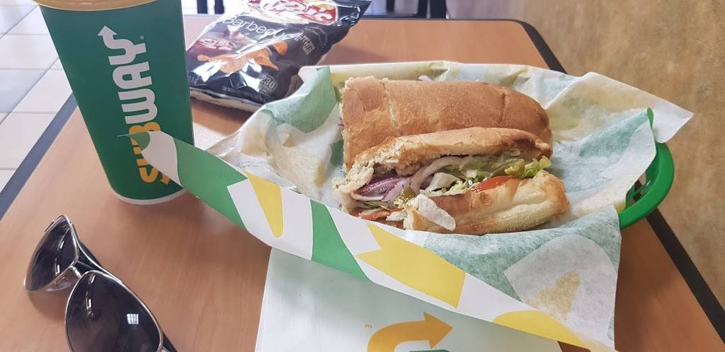 Subway | restaurant | 2795 Collins Ave, Miami Beach, FL 33140, USA | 3053978885 OR +1 305-397-8885