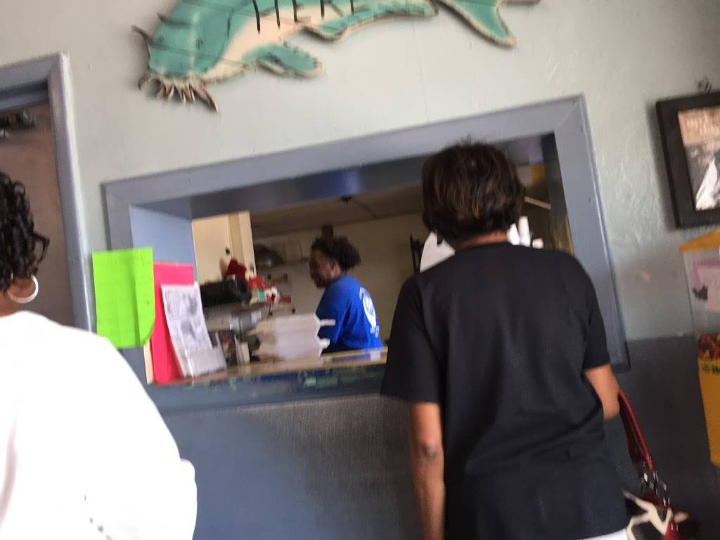 Seafood Shack | restaurant | 1928 Vanderbilt Rd, Birmingham, AL 35234, USA | 2052515094 OR +1 205-251-5094