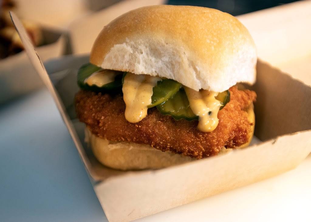 Rooster’s Chicken Shack | restaurant | 5980 Bartlett Center Dr, Bartlett, TN 38134, USA | 9018775555 OR +1 901-877-5555