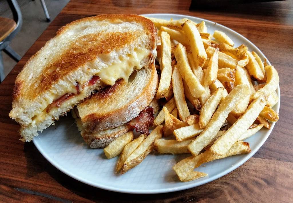 Mazama Brewing | restaurant | 955 NE Orenco Station Loop, Hillsboro, OR 97124, USA | 5033524150 OR +1 503-352-4150