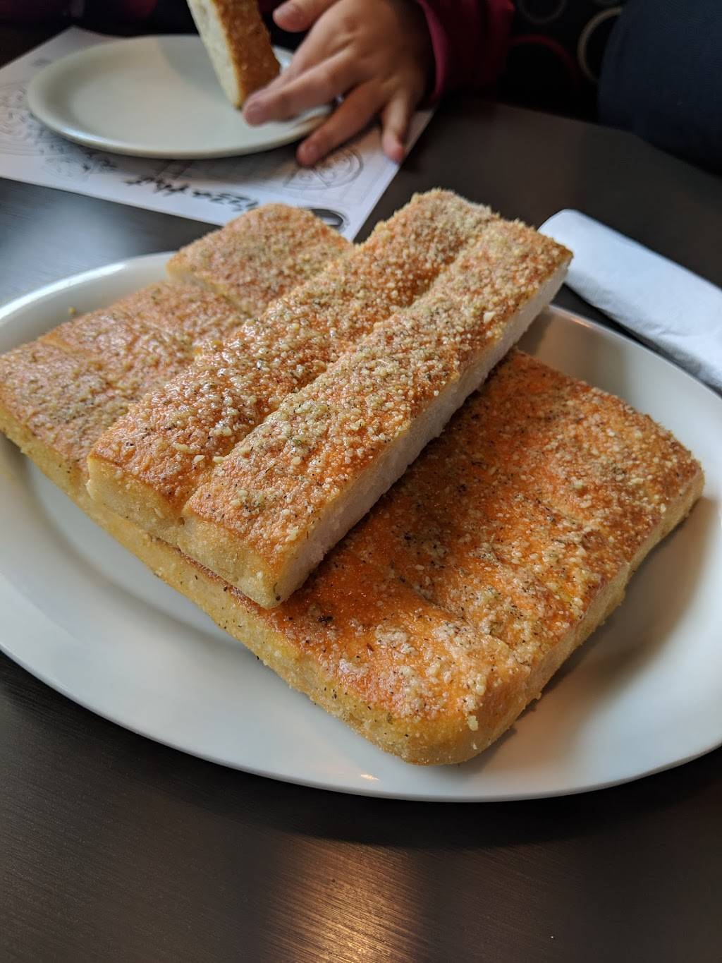 Pizza Hut | restaurant | 2328 W Sycamore St, Kokomo, IN 46901, USA | 7654561150 OR +1 765-456-1150