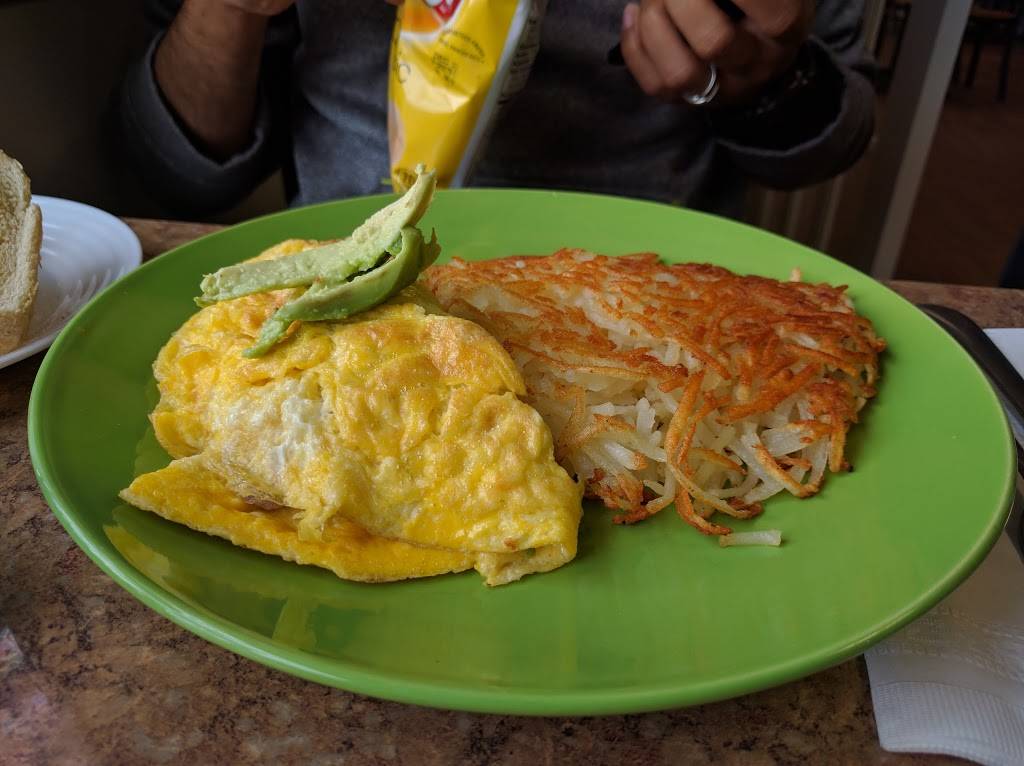 Lunch Box | meal takeaway | 106 E Cayuga St, Bellaire, MI 49615, USA | 2315336678 OR +1 231-533-6678