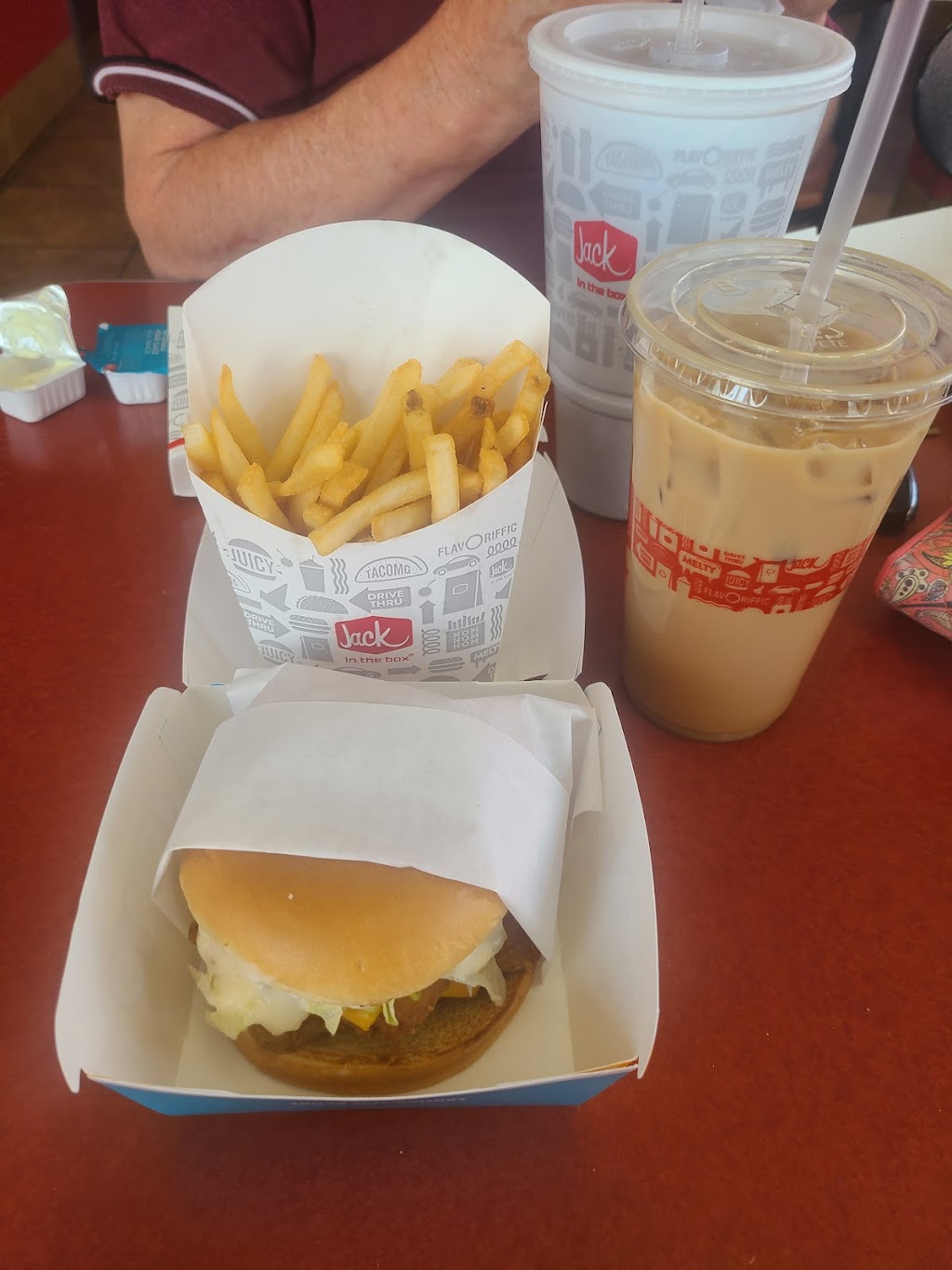 Jack in the Box | restaurant | 1370 E Main St, Barstow, CA 92311, USA | 7606464149 OR +1 760-646-4149