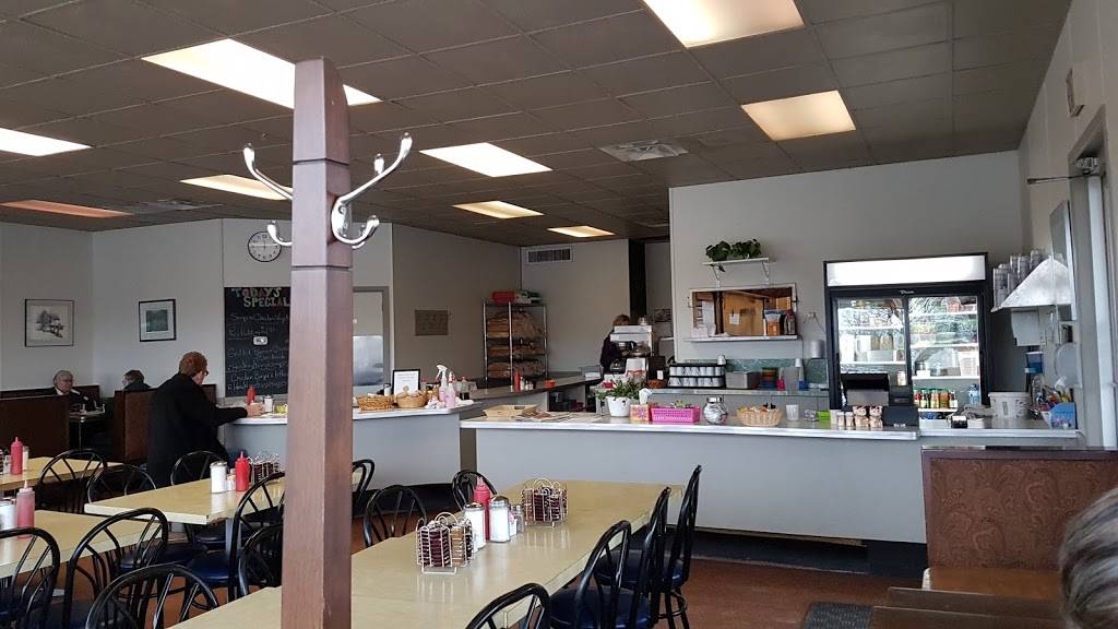 Queensway Restaurant | restaurant | 685 The Queensway, Peterborough, ON K9J 7J6, Canada | 7057485544 OR +1 705-748-5544