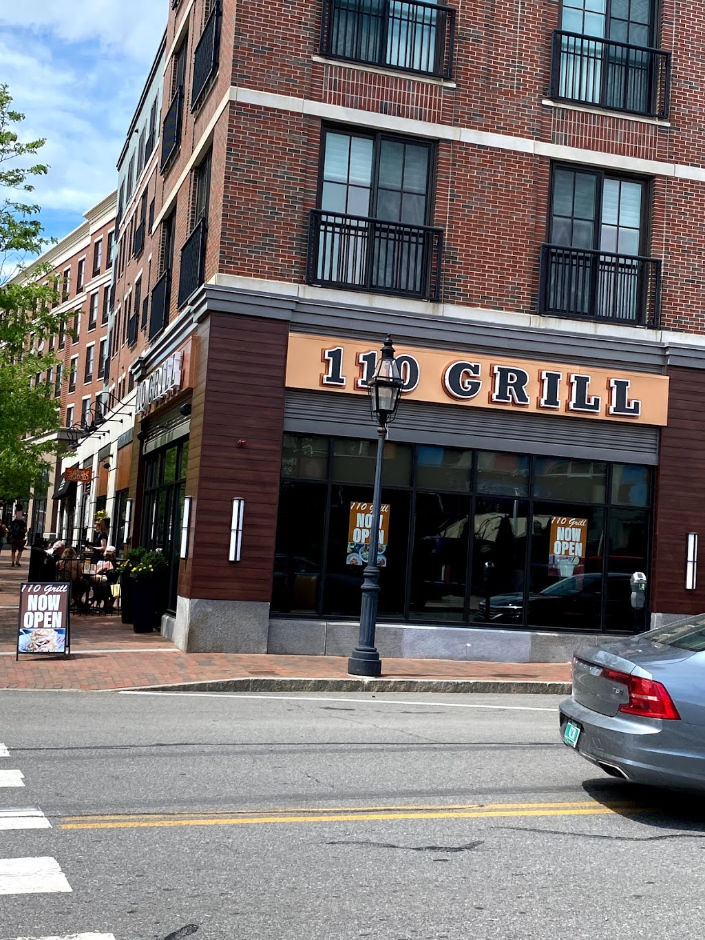 110 Grill | restaurant | 2 Portwalk Pl, Portsmouth, NH 03801, USA | 6033738312 OR +1 603-373-8312
