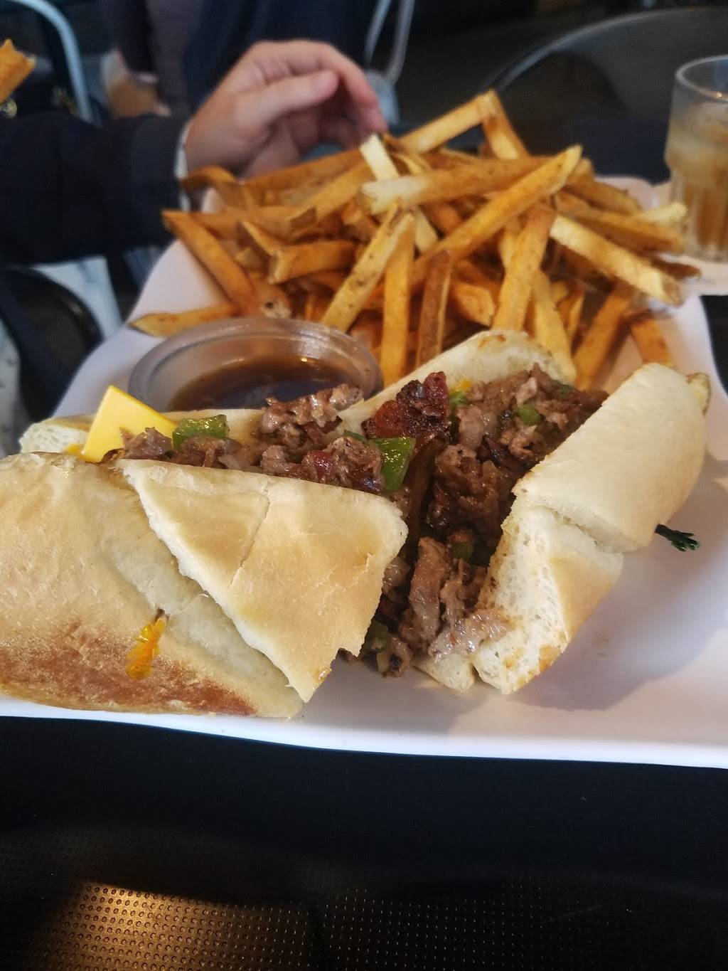 Tropicana Bar & Grill | restaurant | 2402 S Main St, Joplin, MO 64801, USA | 4177824849 OR +1 417-782-4849