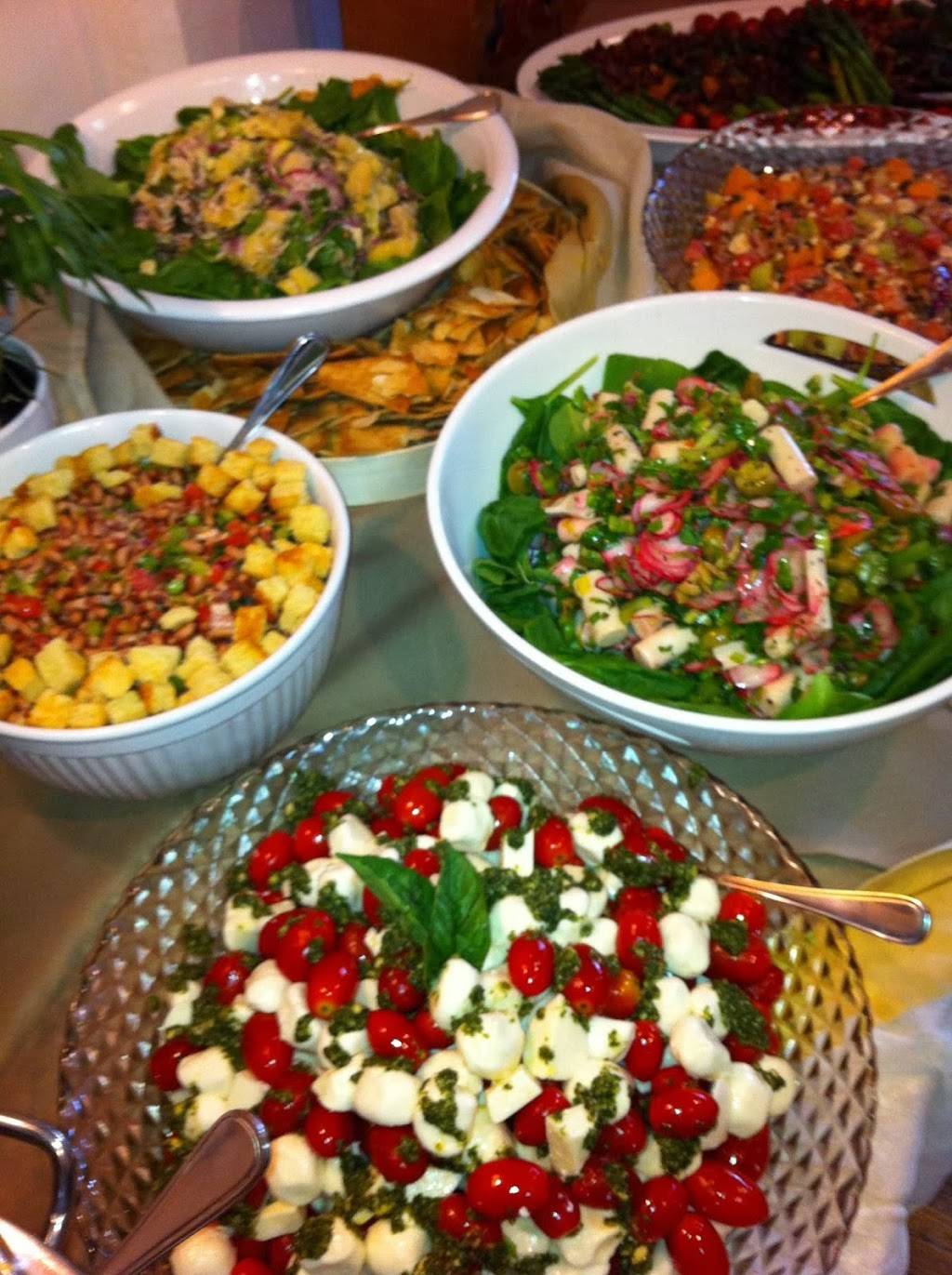 Hollys Eventful Dining | restaurant | 5107 Kingston Pike, Knoxville, TN 37919, USA | 8653300123 OR +1 865-330-0123