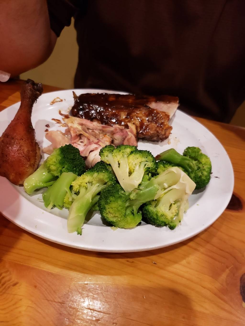 Robs Family BBQ | meal takeaway | 8990 W State Rd 84, Davie, FL 33324, USA | 9543702774 OR +1 954-370-2774