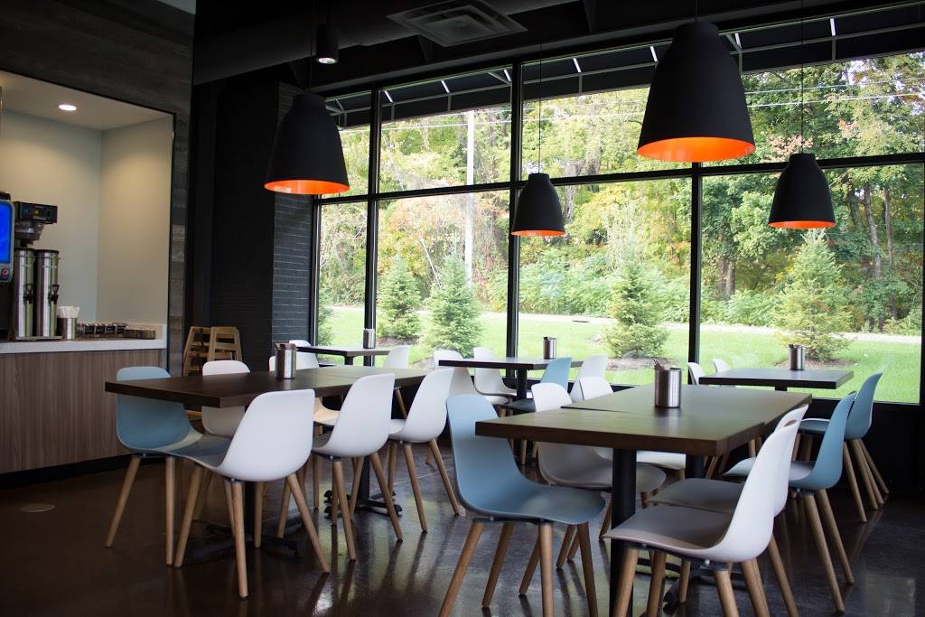 Donatos Pizza | meal takeaway | 1535 W 8th St Suite A1, Erie, PA 16505, USA | 8147225900 OR +1 814-722-5900