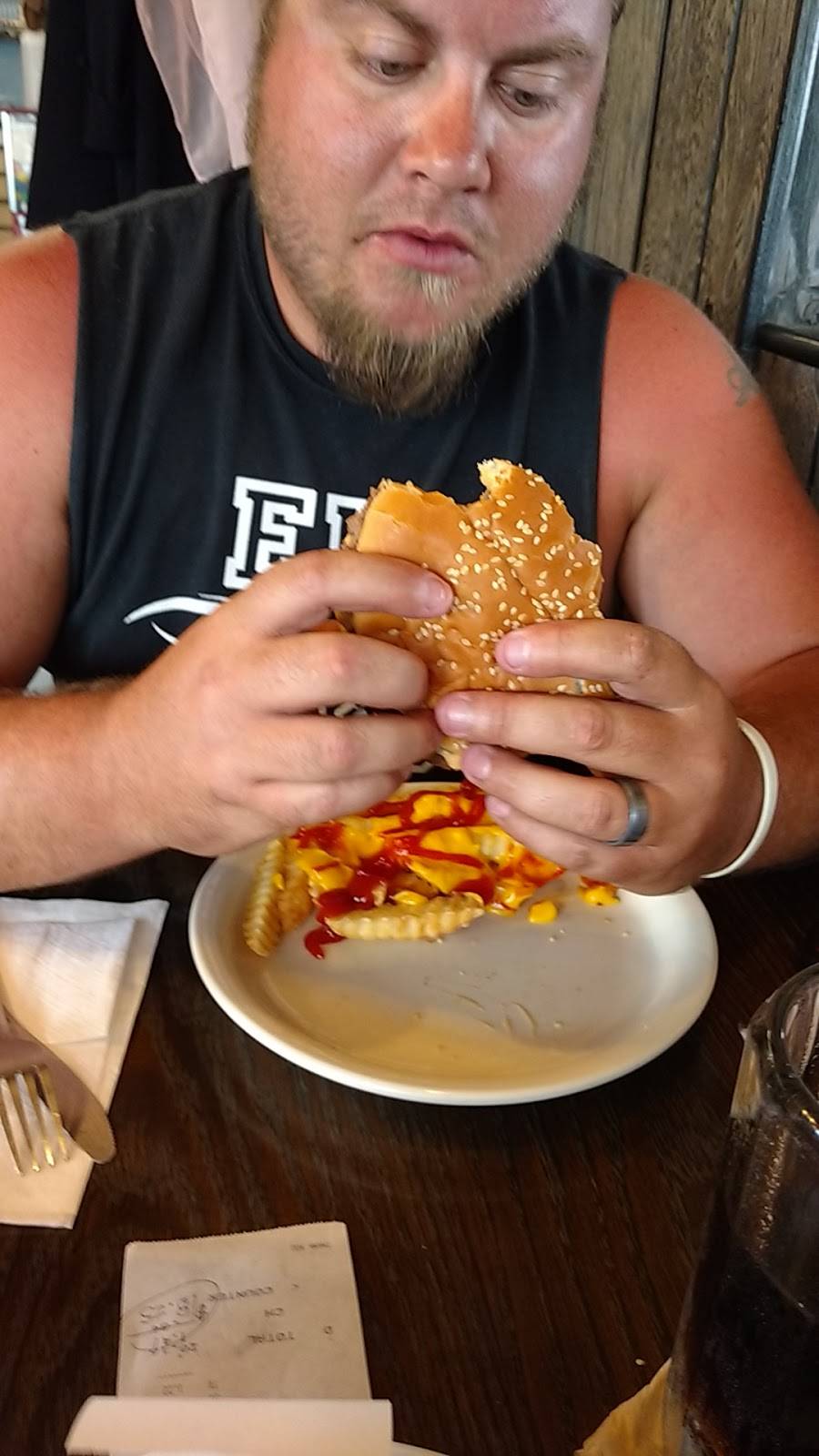 Hennings Root Beer Stand | restaurant | 411 S Dixie Hwy, Hoopeston, IL 60942, USA | 2172835782 OR +1 217-283-5782
