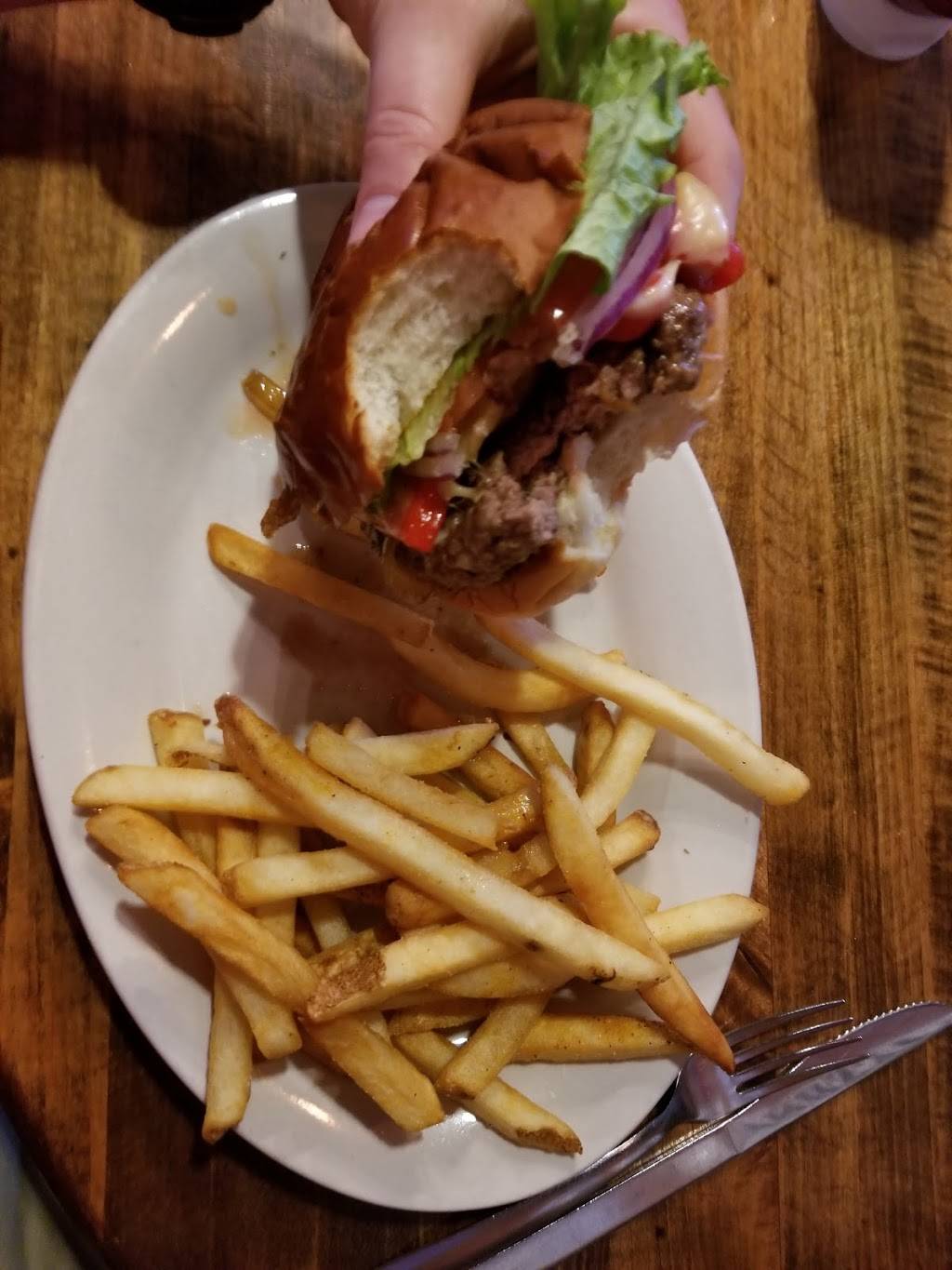 Gatehouse Tavern | restaurant | 960 Gateway Commons Cir, Wake Forest, NC 27587, USA | 9195696745 OR +1 919-569-6745