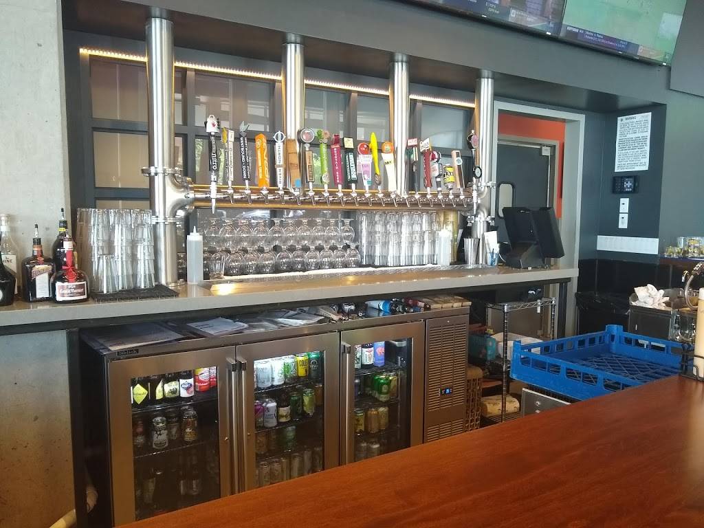 Tap & Burger Belleview Station | restaurant | 4910 S Newport St, Denver, CO 80237, USA | 7205831367 OR +1 720-583-1367