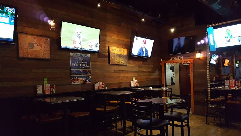 Momos Sports Bar | restaurant | 1917, 350 Union Ave, Holbrook, NY 11741, USA | 6316489669 OR +1 631-648-9669