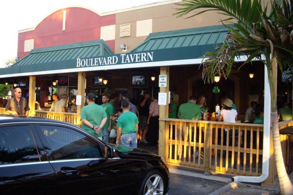 Boulevard Tavern | night club | 12220 Towne Lake Dr, Fort Myers, FL 33913, USA | 2395617444 OR +1 239-561-7444