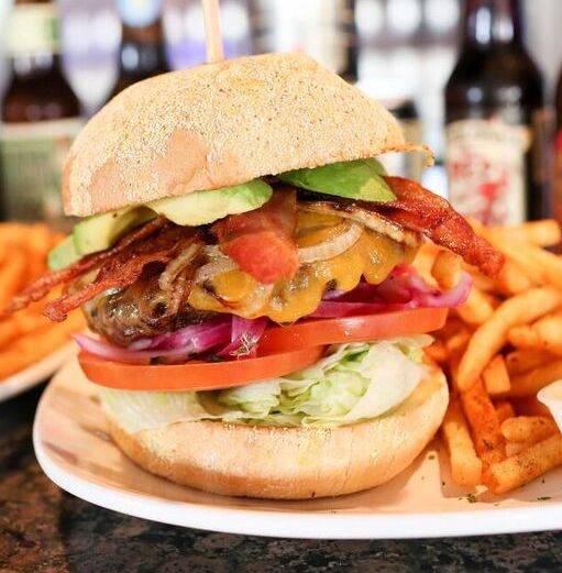 Hurricanes Bar & Grill | restaurant | 200 Main St #201, Huntington Beach, CA 92648, USA | 7143740500 OR +1 714-374-0500