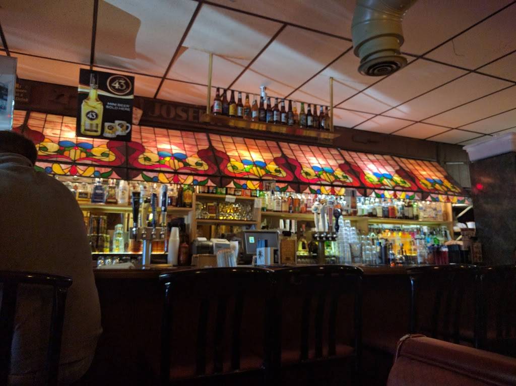 Vivios Food & Spirits | restaurant | 2460 Market St, Detroit, MI 48207, USA | 3133931711 OR +1 313-393-1711