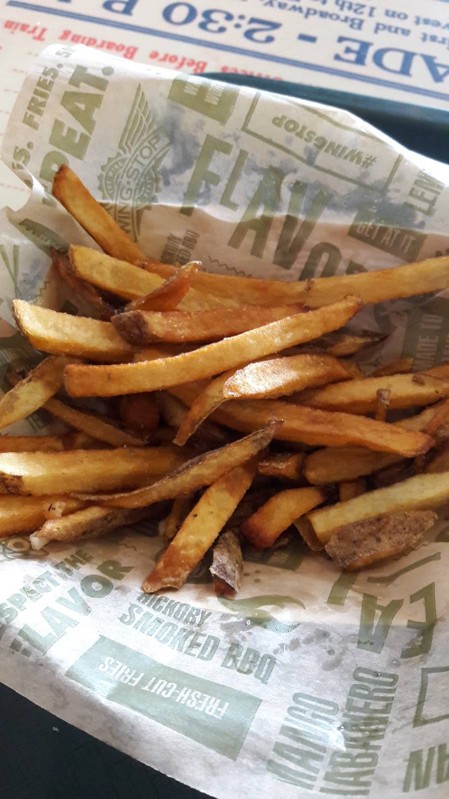 Wingstop | restaurant | 4430 W North Ave, Chicago, IL 60639, USA | 7736973633 OR +1 773-697-3633