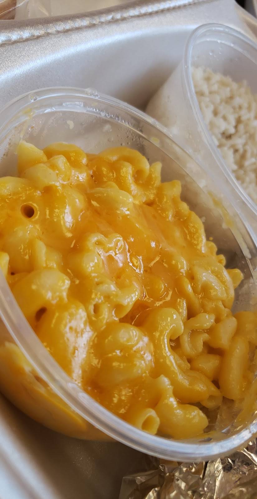 Ninos Southern Sides | restaurant | 4475 N Oakland Ave, Milwaukee, WI 53211, USA | 4149643663 OR +1 414-964-3663