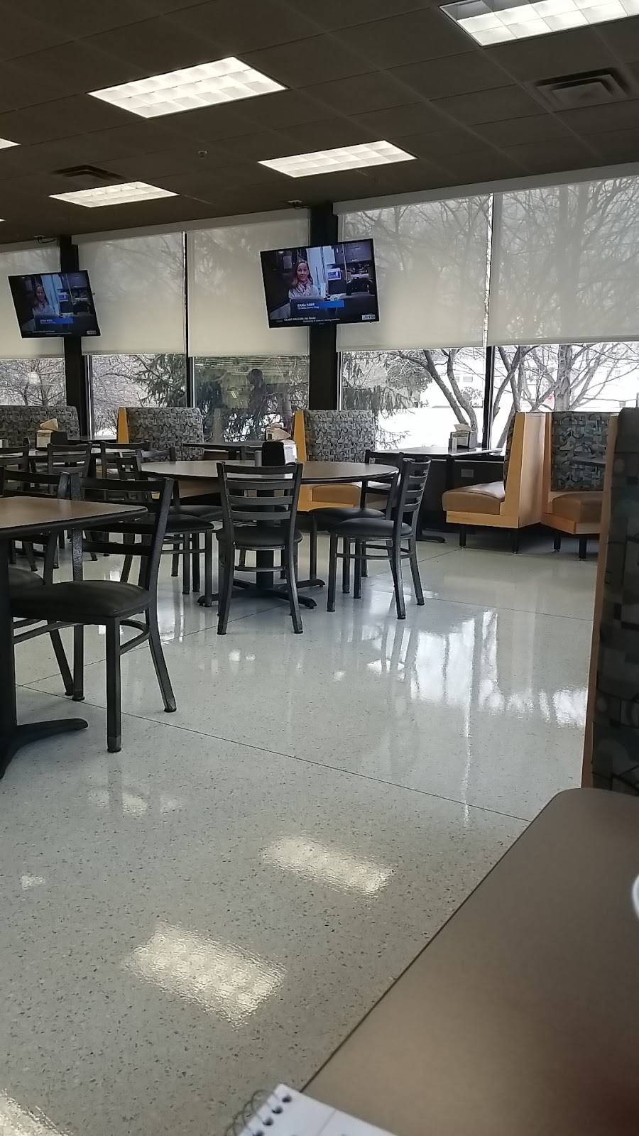 Hy-Vee Market Grille Express | restaurant | 2351 W Locust St, Davenport, IA 52804, USA | 5633231598 OR +1 563-323-1598