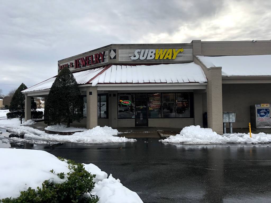 Subway | restaurant | 2705 N Main St, High Point, NC 27265, USA | 3368697992 OR +1 336-869-7992