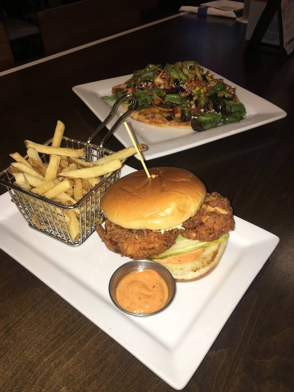 Sports & Social Arlington | restaurant | 1650 E Randol Mill Rd STE 120, Arlington, TX 76011, USA | 8177691746 OR +1 817-769-1746