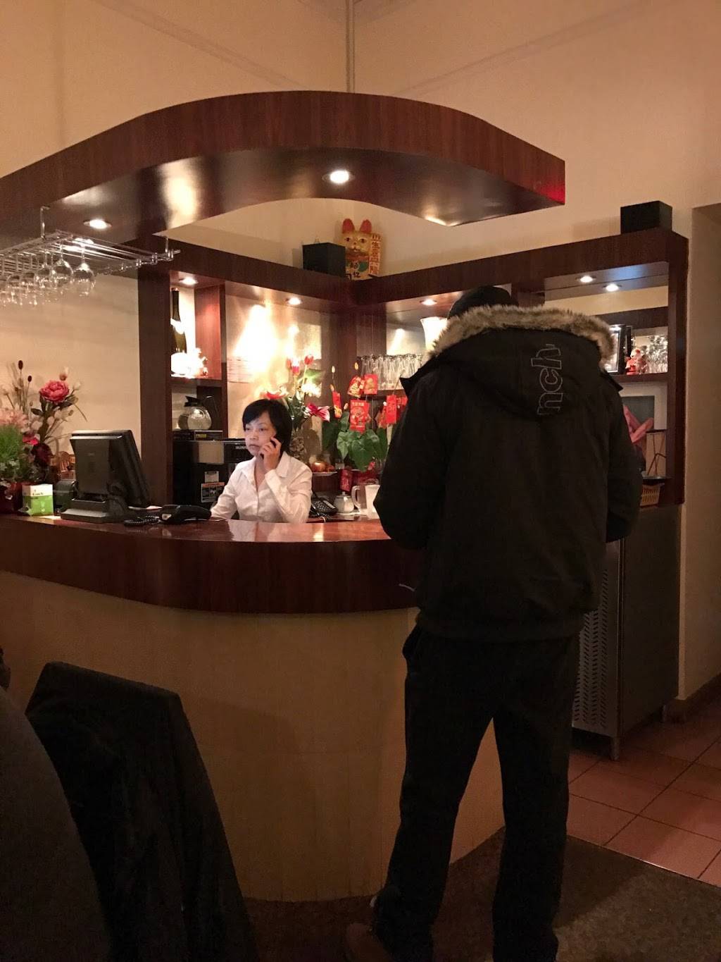 Restaurant Village Oriental | restaurant | 8500 Boulevard Taschereau, Brossard, QC J4X 2T4, Canada | 4504668988 OR +1 450-466-8988