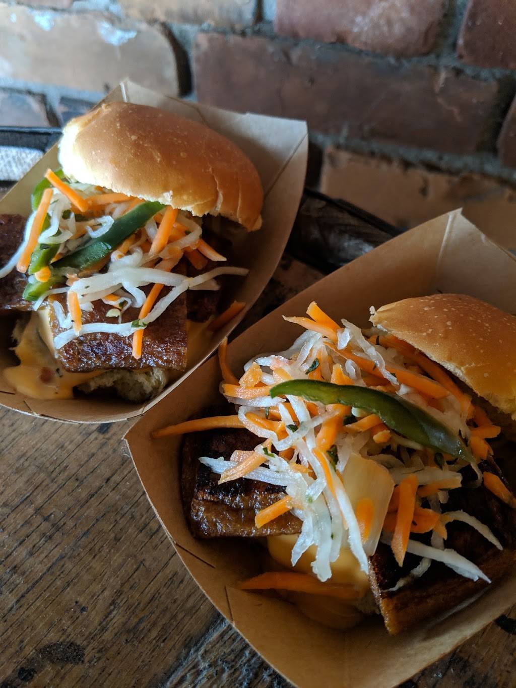 Green Dot Stables | restaurant | 2200 W Lafayette Blvd, Detroit, MI 48216, USA | 3139625588 OR +1 313-962-5588