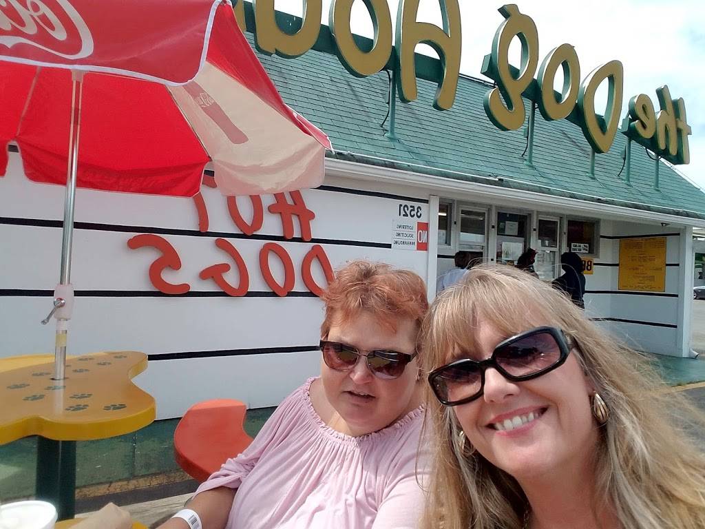 The Dog House | restaurant | 3521 Hillsborough Rd, Durham, NC 27705, USA | 9193837900 OR +1 919-383-7900