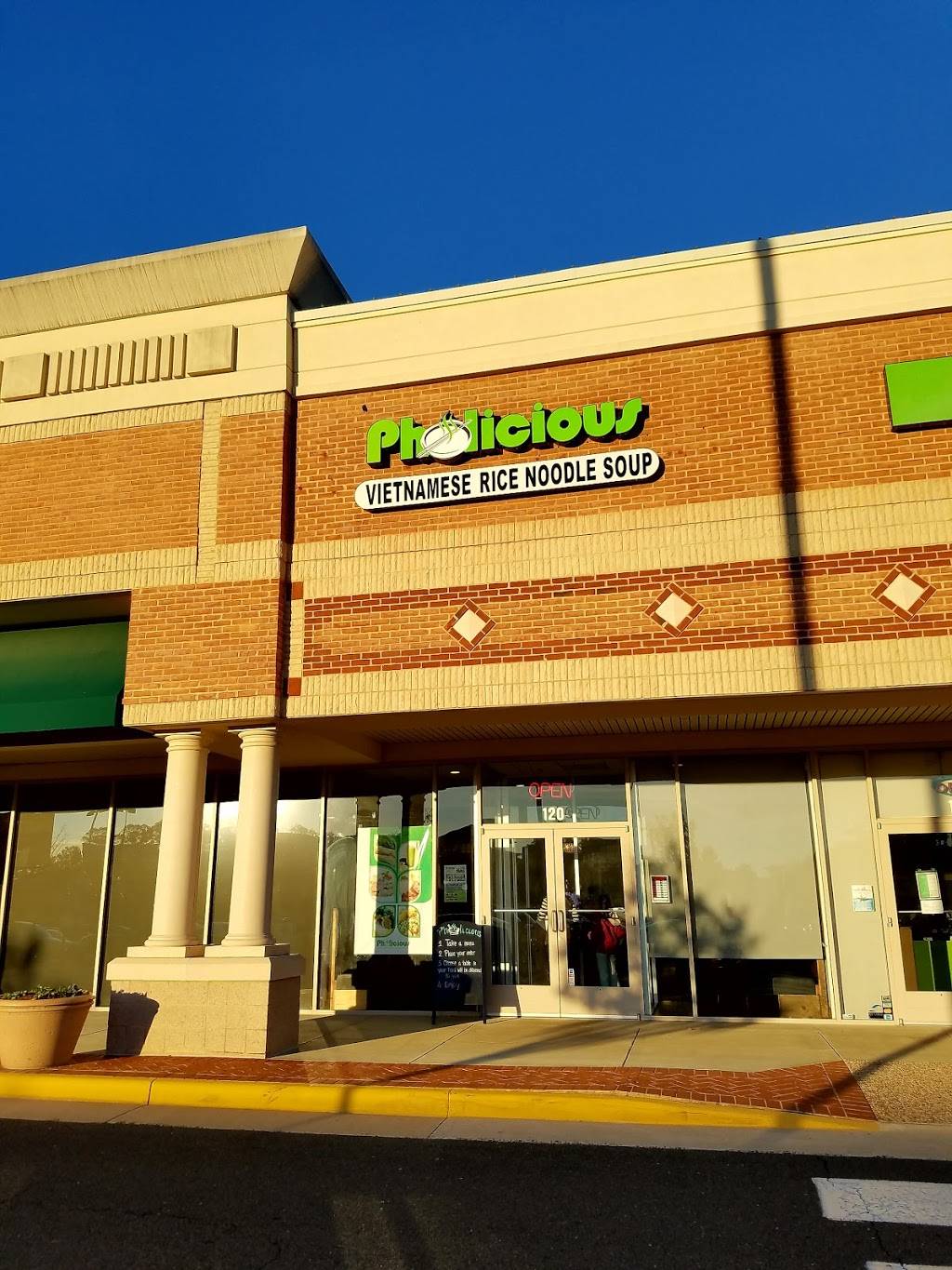 Pholicious | restaurant | 43150 Broadlands Center Plaza, Ashburn, VA 20148, USA | 7037299625 OR +1 703-729-9625