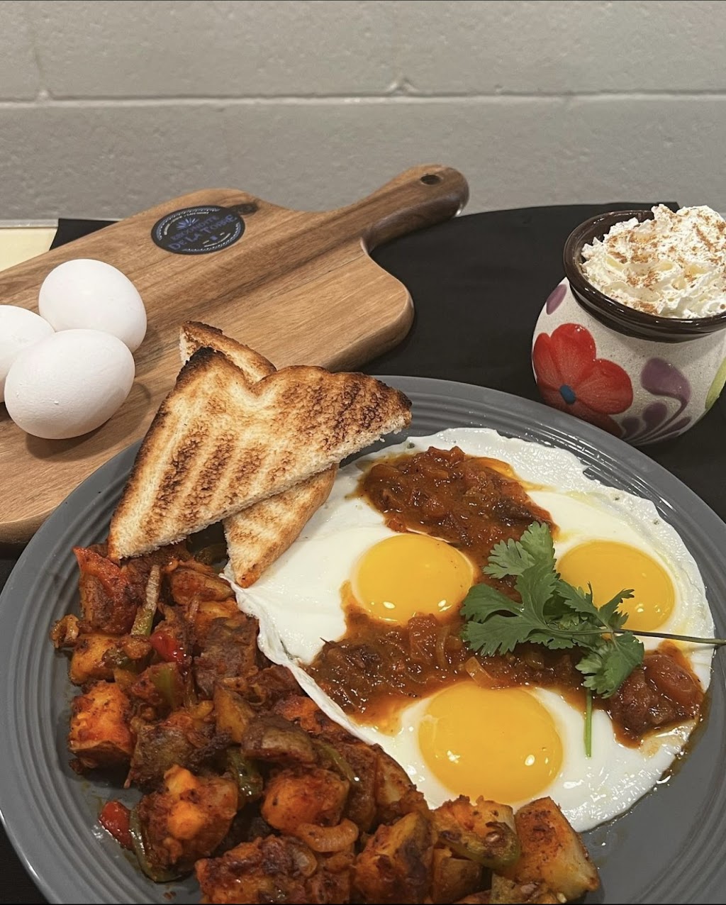 Escondite De La Torre | restaurant | 110 S Washington St, Sonora, CA 95370, USA | 2096947074 OR +1 209-694-7074