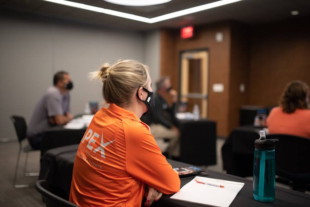 Apex Entertainment Virginia Beach | restaurant | 4621 Columbus St #100, Virginia Beach, VA 23462, USA | 7576788666 OR +1 757-678-8666