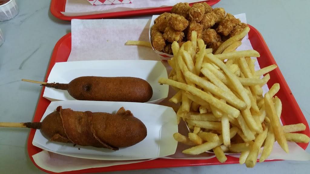 Fab Hot Dogs | restaurant | 19417 Victory Blvd, Reseda, CA 91335, USA | 8183444336 OR +1 818-344-4336