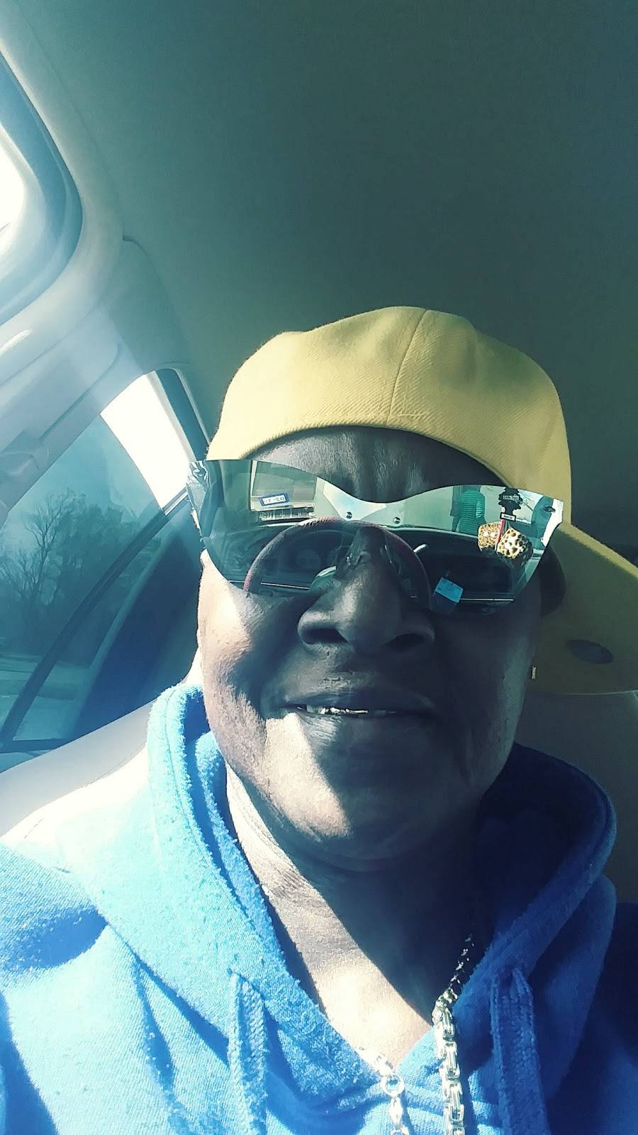 Lloyds Cafe | cafe | 1264 E Rosedale St, Fort Worth, TX 76104, USA | 8173350097 OR +1 817-335-0097