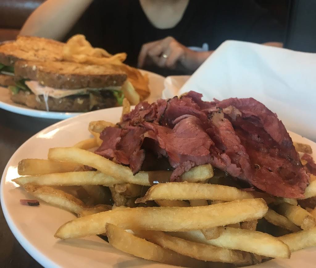 Tap & Pour | restaurant | Mississauga, ON L4W 1S9, Canada | 4167762658 OR +1 416-776-2658