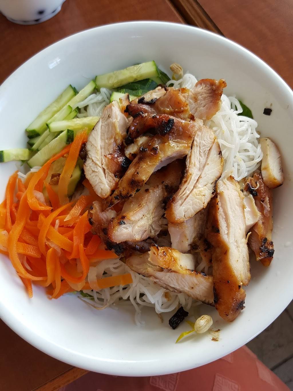 Cafe Banh Mi Linh | restaurant | 2151 Rue Fleury E, Montréal, QC H2B 1J9, Canada | 4383867883 OR +1 438-386-7883