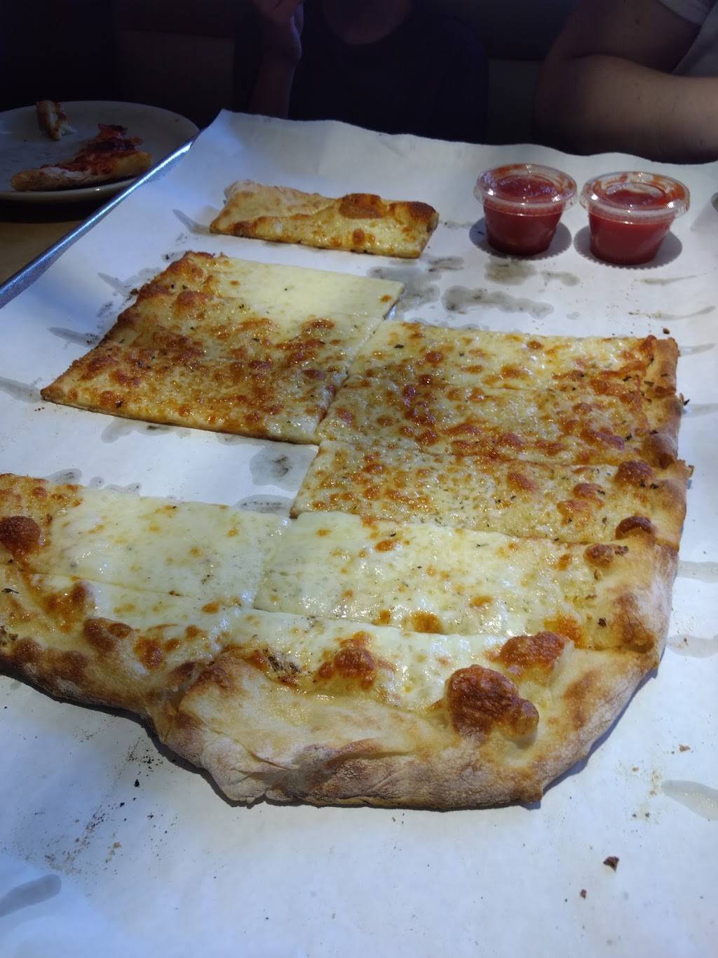 Tomatoes APizza | restaurant | 29275 W 14 Mile Rd, Farmington Hills, MI 48334, USA | 2488553555 OR +1 248-855-3555