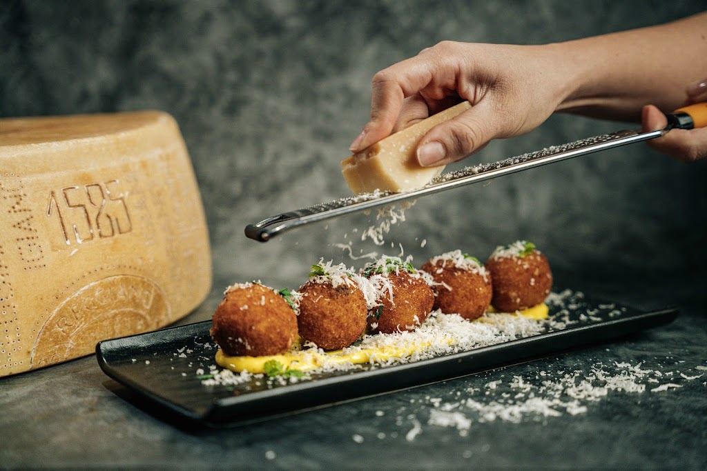 Botanya Restaurant | restaurant | 3314 W Cary St, Richmond, VA 23221, USA | 8043421201 OR +1 804-342-1201