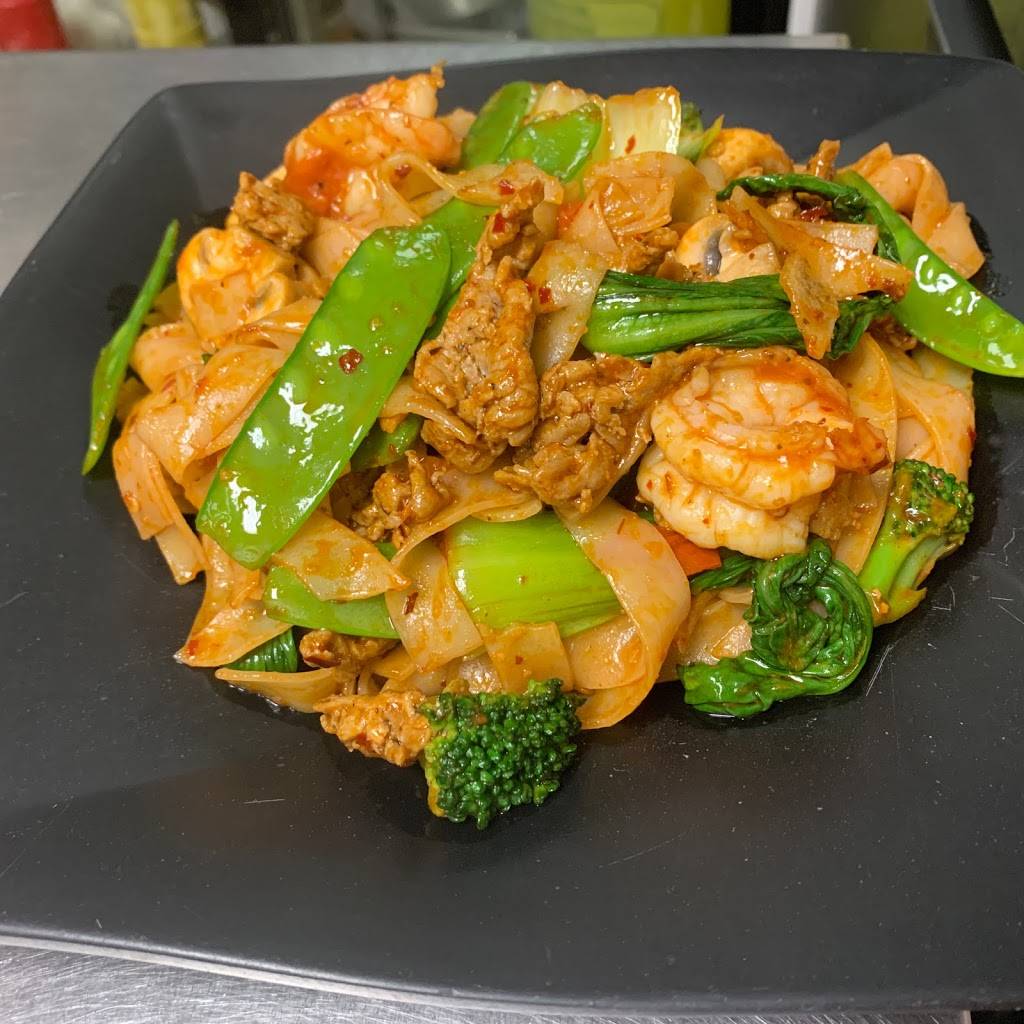 Thai Tanic | restaurant | 13-35 Harvard Rd, Guelph, ON N1G 3A2, Canada | 5197670719 OR +1 519-767-0719