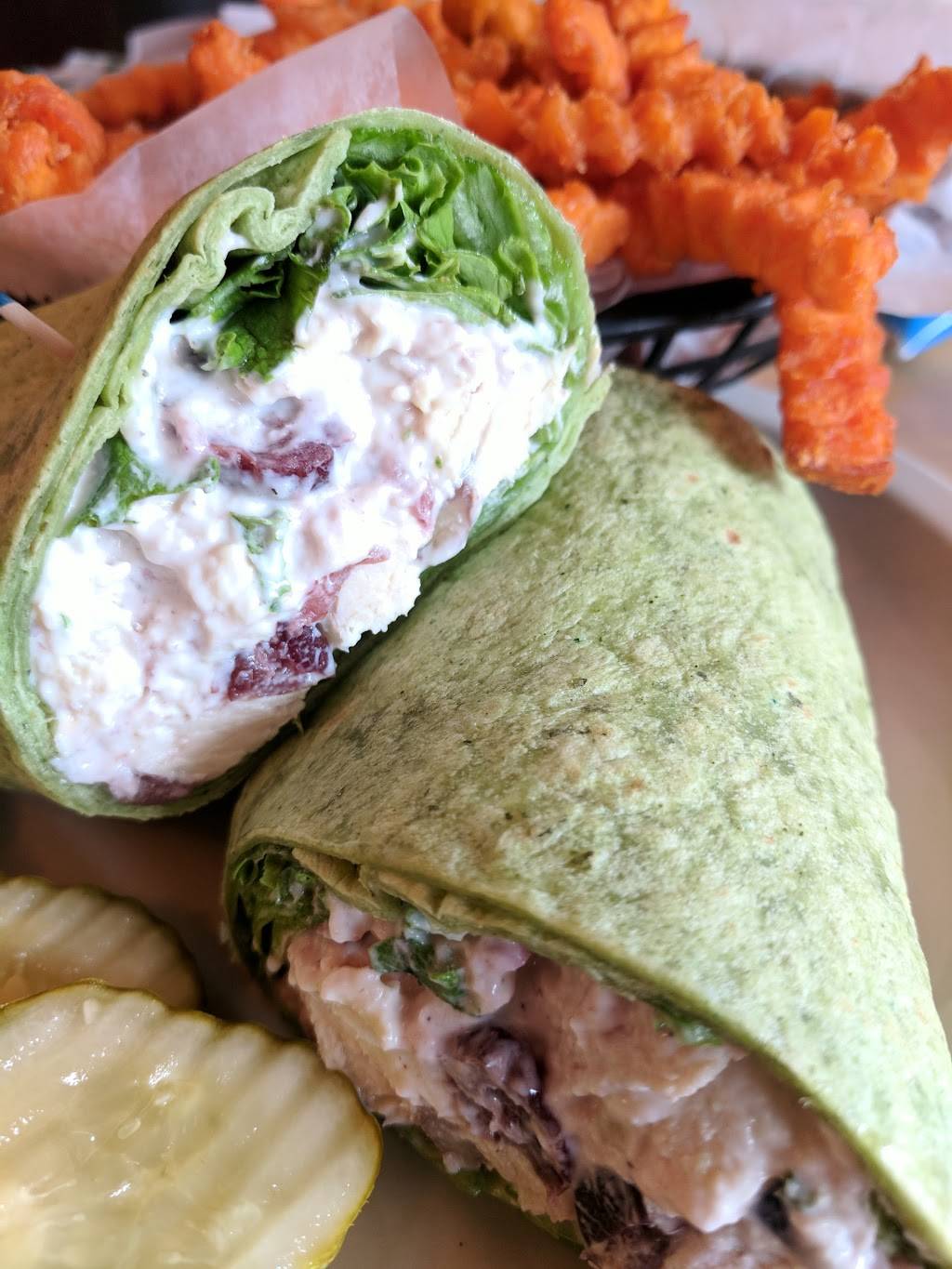 Cole Farms Restaurant & Pub | restaurant | 64 Lewiston Rd, Gray, ME 04039, USA | 2076574714 OR +1 207-657-4714